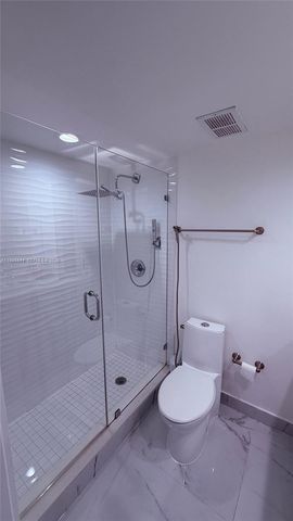 8033 Lake Dr 203, Doral, FL 33166