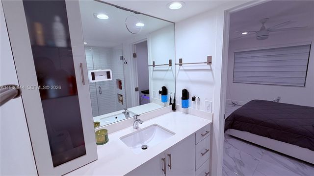 8033 Lake Dr 203, Doral, FL 33166