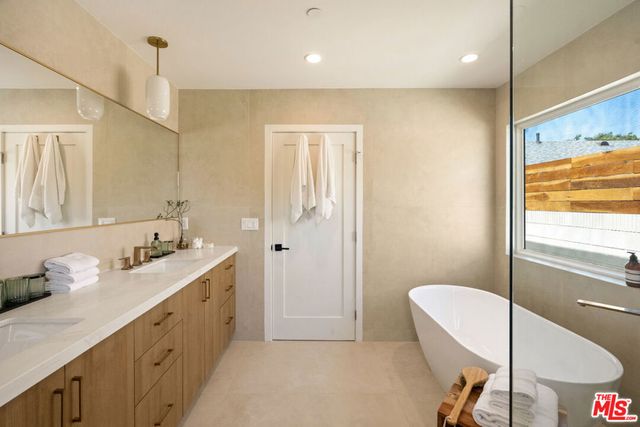 3542 Potomac Avenue, Los Angeles, CA 90016