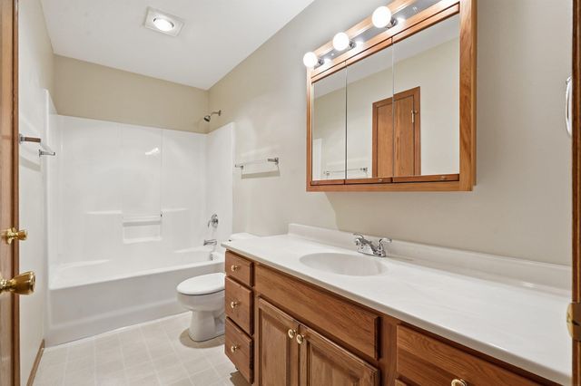 418 Wesson Avenue, Hudson, IA 50643