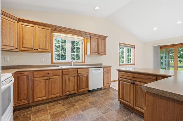 418 Wesson Avenue, Hudson, IA 50643