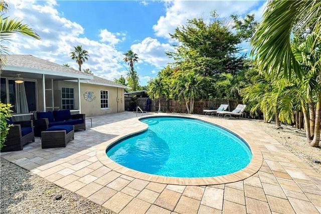 815 96th AVE N, Naples, FL 34108