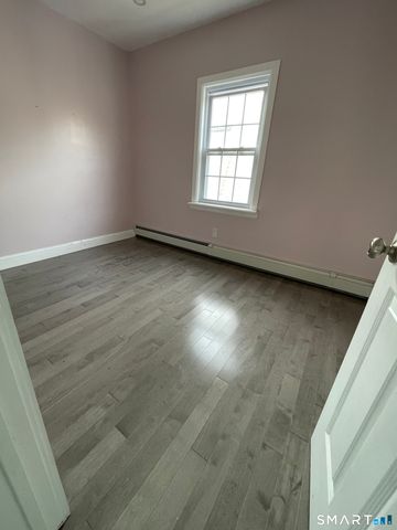 176 Pearl Street 3rd Floor, Waterbury, CT 06704