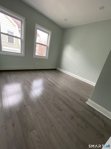 176 Pearl Street 3rd Floor, Waterbury, CT 06704
