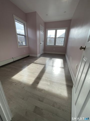 176 Pearl Street 3rd Floor, Waterbury, CT 06704