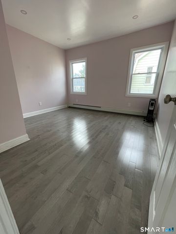176 Pearl Street 3rd Floor, Waterbury, CT 06704