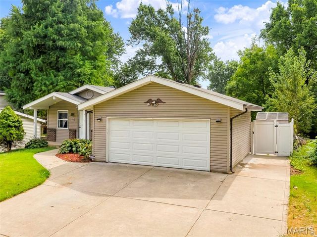 2460 Lindsay Lane, Florissant, MO 63031