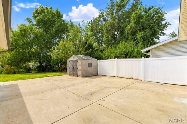 2460 Lindsay Lane, Florissant, MO 63031