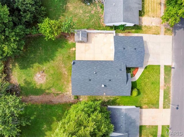 2460 Lindsay Lane, Florissant, MO 63031