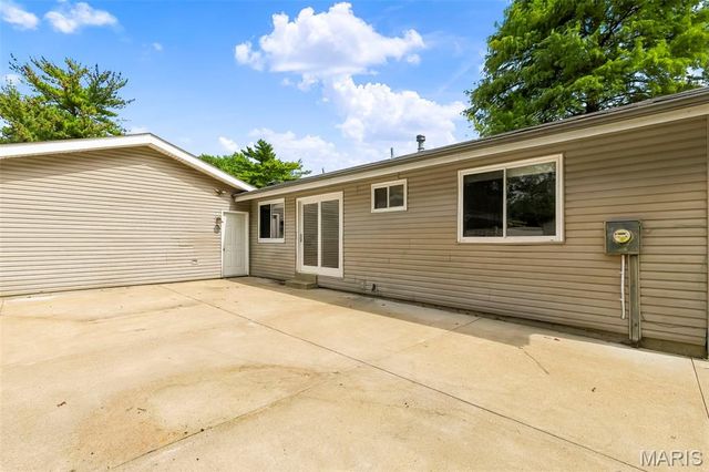 2460 Lindsay Lane, Florissant, MO 63031