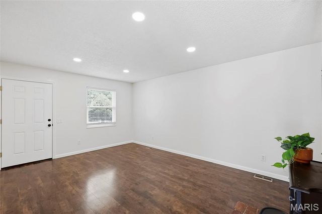 2460 Lindsay Lane, Florissant, MO 63031