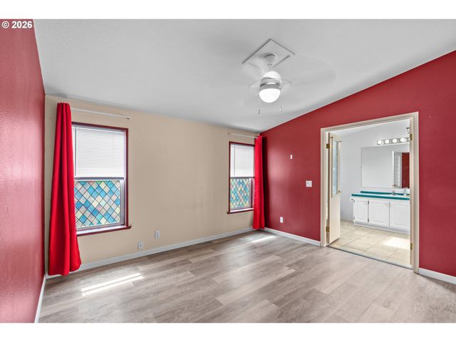977 ISLAND St, Springfield, OR 97477