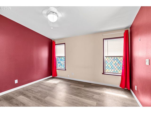 977 ISLAND St, Springfield, OR 97477