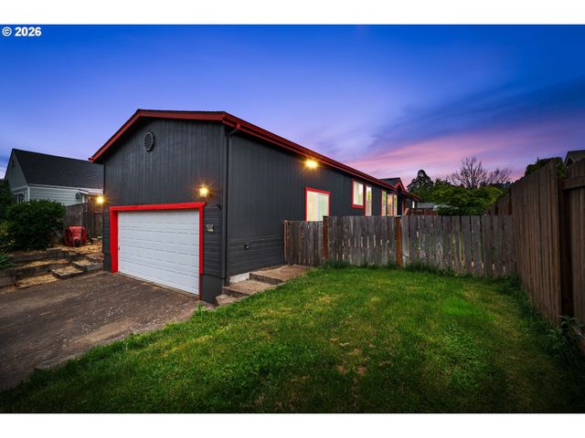 977 ISLAND St, Springfield, OR 97477
