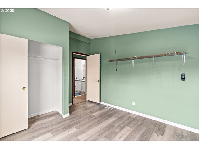 977 ISLAND St, Springfield, OR 97477