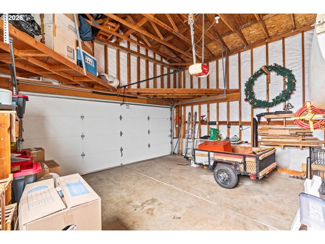 977 ISLAND St, Springfield, OR 97477