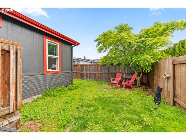 977 ISLAND St, Springfield, OR 97477