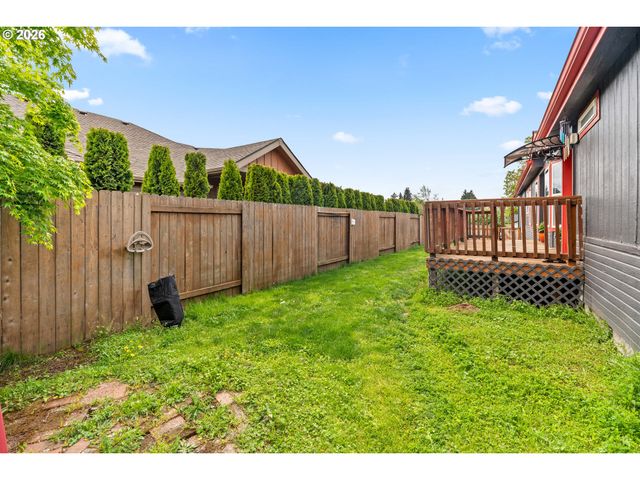 977 ISLAND St, Springfield, OR 97477