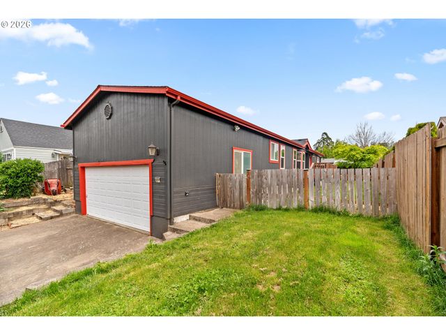 977 ISLAND St, Springfield, OR 97477