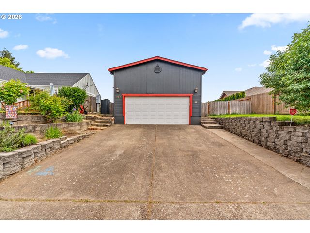 977 ISLAND St, Springfield, OR 97477