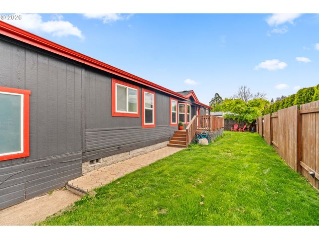 977 ISLAND St, Springfield, OR 97477
