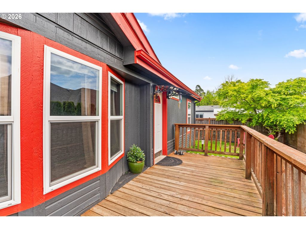 977 ISLAND St, Springfield, OR 97477