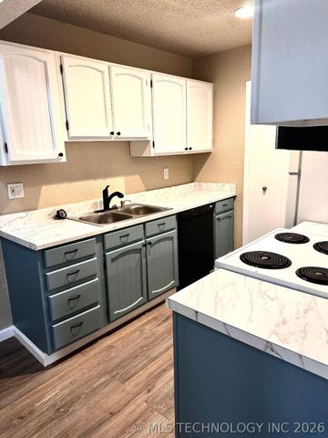 10928 E 16th Street, Tulsa, OK 74128