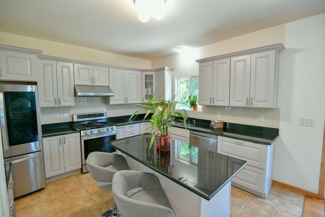 6112 115th Avenue, Kenosha, WI 53142
