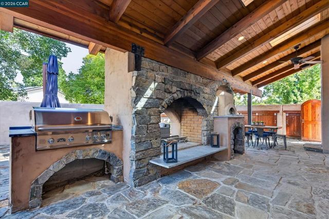 2216 Blackstone Dr, Walnut Creek, CA 94598