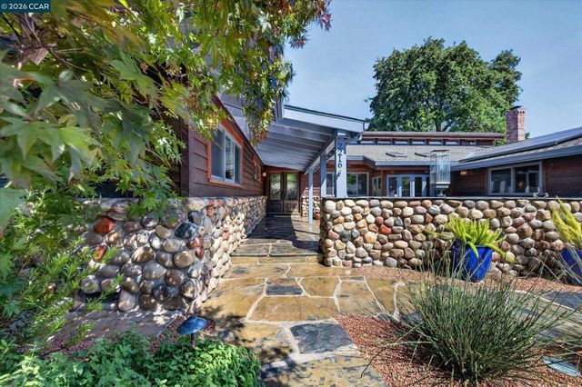 2216 Blackstone Dr, Walnut Creek, CA 94598