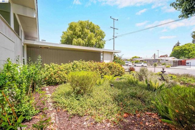 1727 Southgate St, Hayward, CA 94545