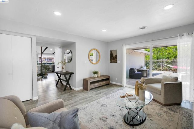 1727 Southgate St, Hayward, CA 94545