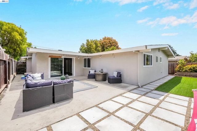 1727 Southgate St, Hayward, CA 94545
