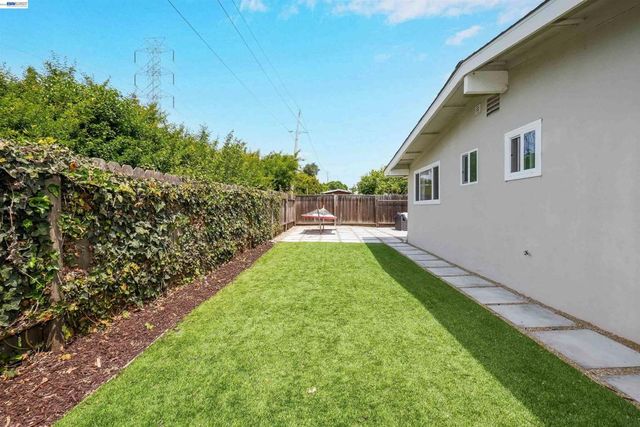 1727 Southgate St, Hayward, CA 94545