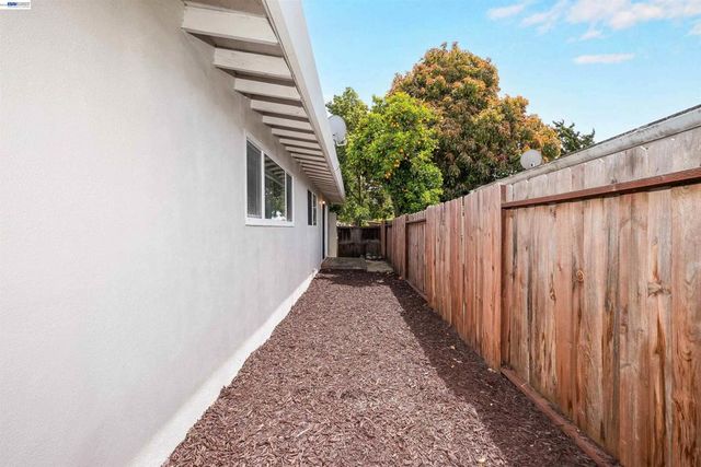1727 Southgate St, Hayward, CA 94545