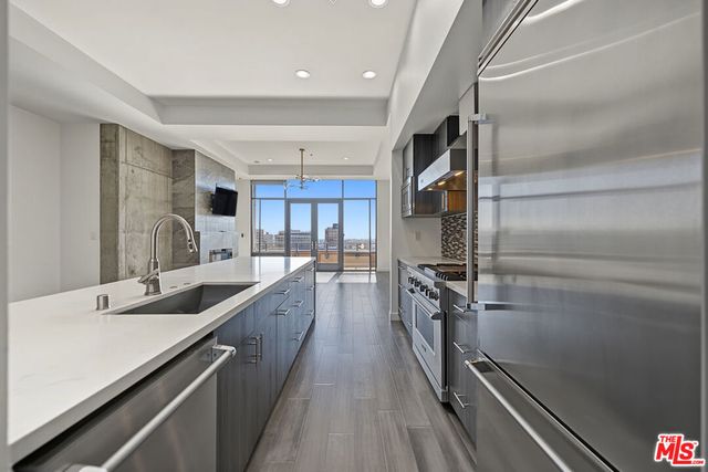 1111 S GRAND Avenue PH6, Los Angeles, CA 90015