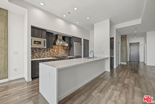1111 S GRAND Avenue PH6, Los Angeles, CA 90015