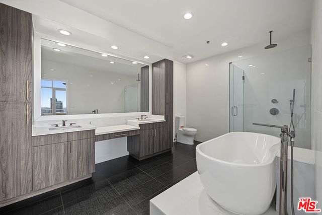 1111 S GRAND Avenue PH6, Los Angeles, CA 90015
