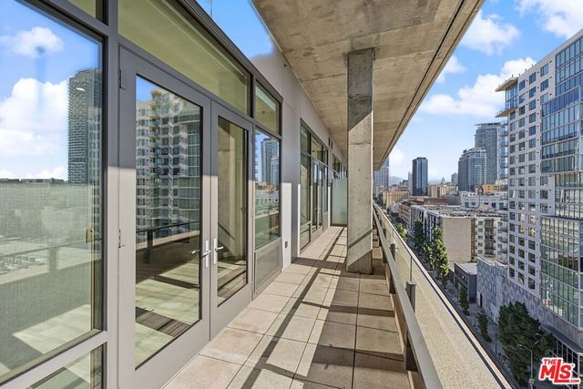 1111 S GRAND Avenue PH6, Los Angeles, CA 90015