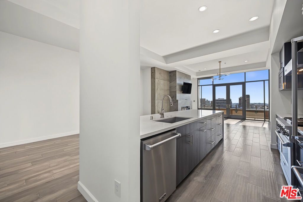 1111 S GRAND Avenue PH6, Los Angeles, CA 90015 — photo 2