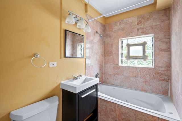 1303 E 71st Place 1N, Chicago, IL 60619