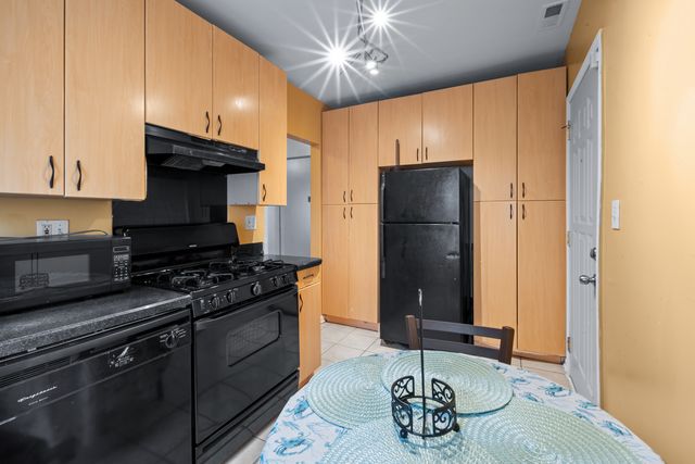 1303 E 71st Place 1N, Chicago, IL 60619