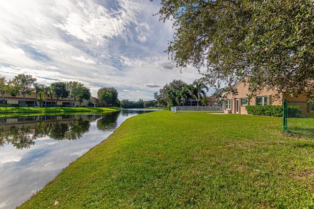 1825 Magliano Dr, Boynton Beach, FL 33436