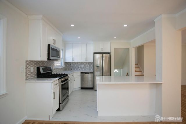 40 Essex Avenue, Metuchen, NJ 08840