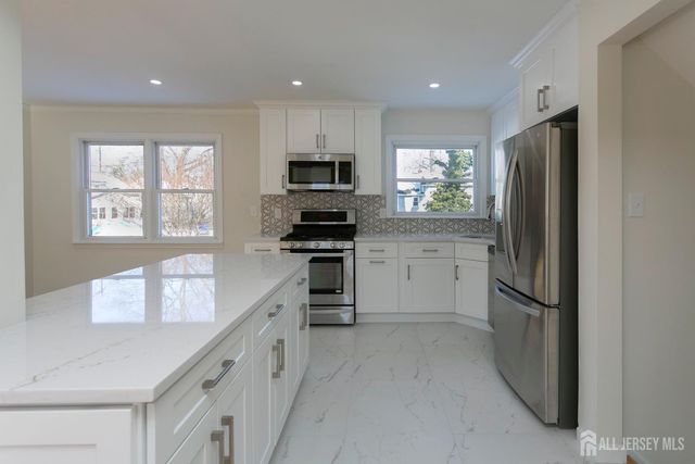 40 Essex Avenue, Metuchen, NJ 08840