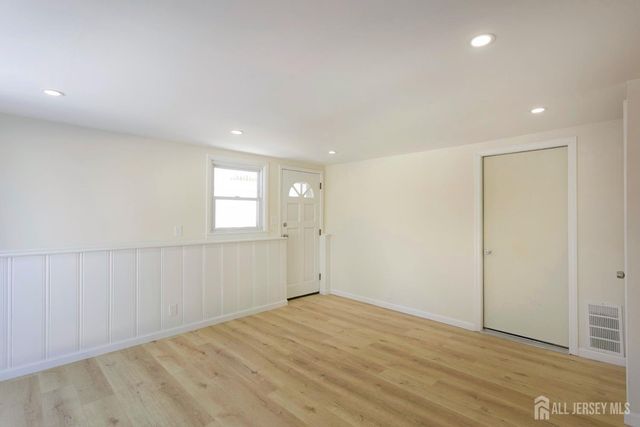 40 Essex Avenue, Metuchen, NJ 08840