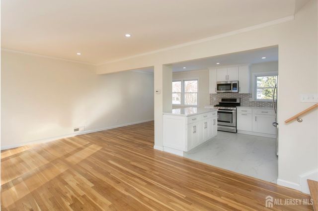 40 Essex Avenue, Metuchen, NJ 08840