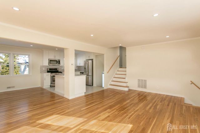 40 Essex Avenue, Metuchen, NJ 08840