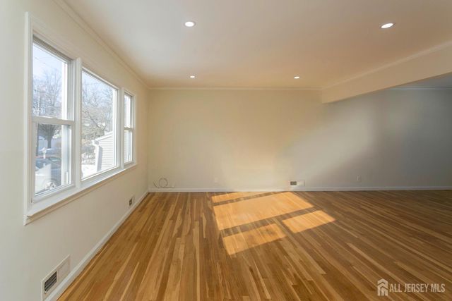 40 Essex Avenue, Metuchen, NJ 08840