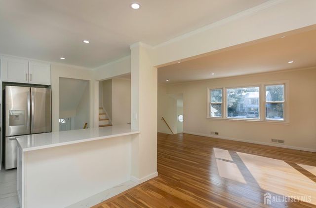 40 Essex Avenue, Metuchen, NJ 08840